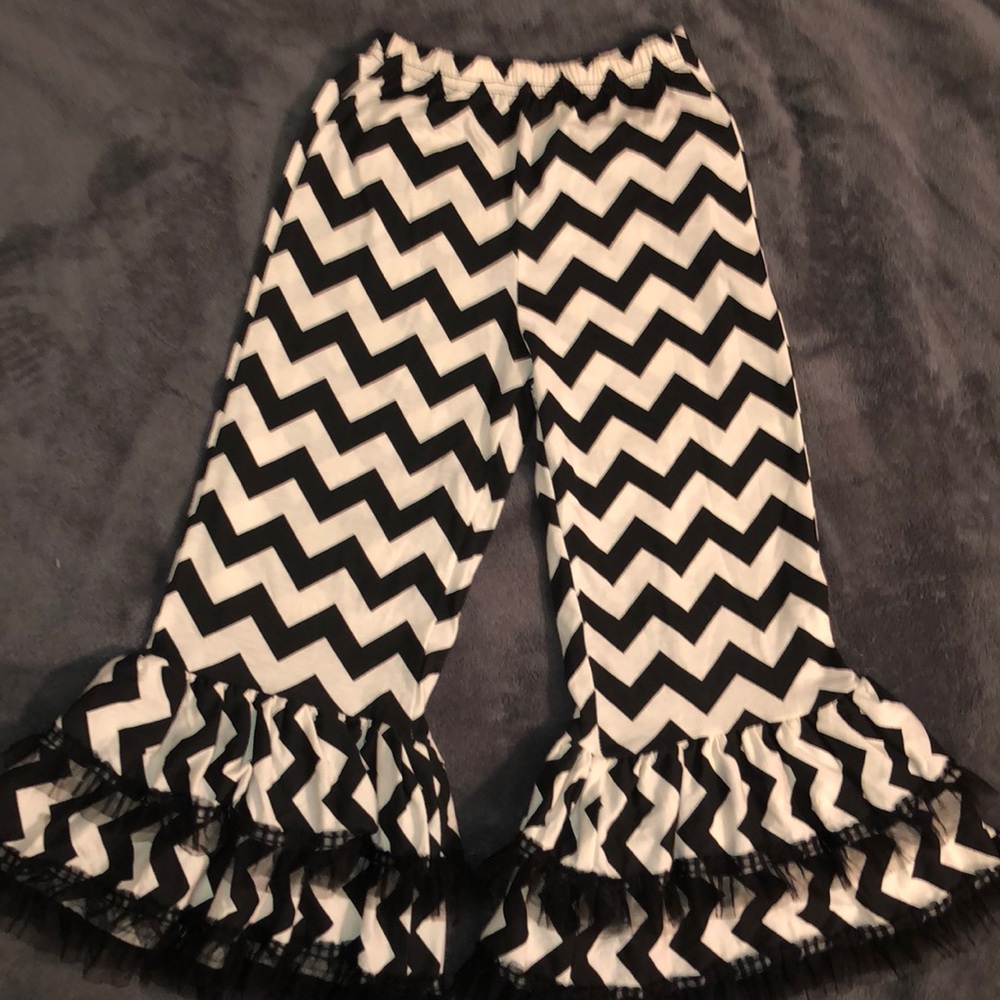 Owl’s & Bats ruffle pants size 7